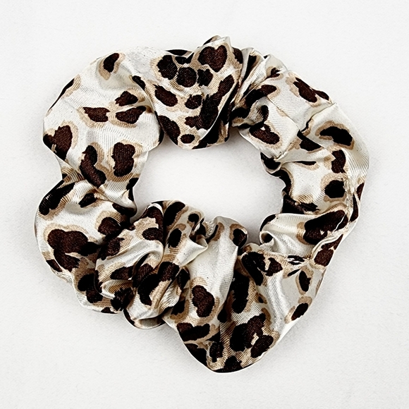 4 FOR $16 🔥Leopard Print Satin Scrunchie Hair Tie - Picture 1 of 5